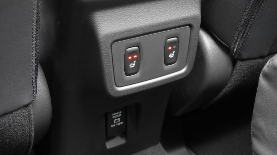 Детали интерьера Mitsubishi Eclipse Cross 2018 года  (NA) (фото 56 из 63)